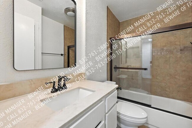 Building Photo - 525 Salem Dr