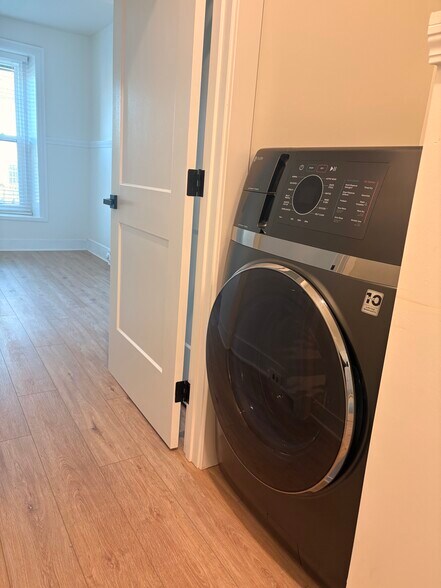 Building Photo - 61 Forest Ave