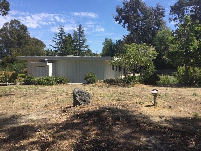 Building Photo - 55 Del Monte Dr