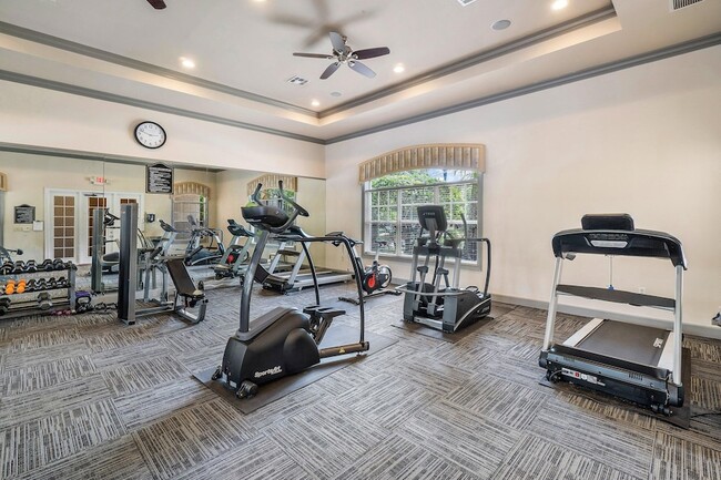 Building Photo - 10106 Myrtlewood Cir W