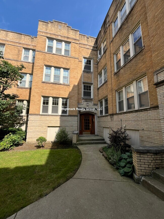 Building Photo - 910 Reba Pl