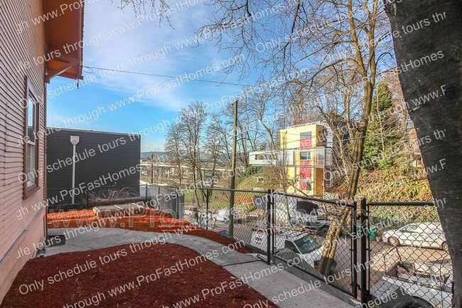 Building Photo - 3232 N Michigan Ave