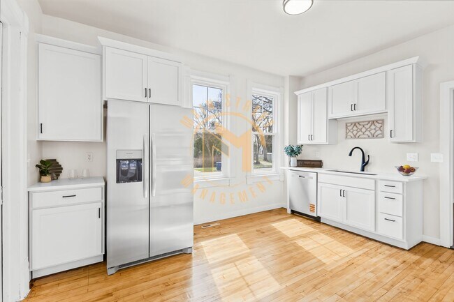 Building Photo - 503 N Michigan St