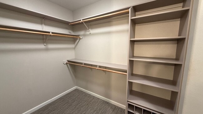 Building Photo - West Side 3 Bed/2.5 Bath Townhouse Condo. Available NOW!