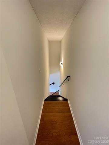 Building Photo - 609 Piper Ct