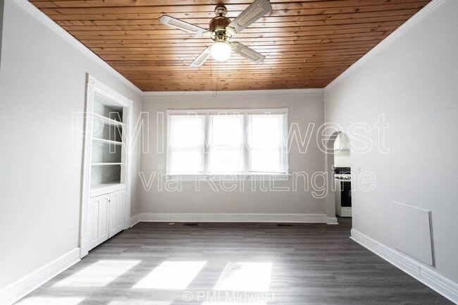 Building Photo - 632 S State St
