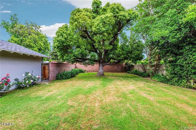 Building Photo - 303 E Las Flores Ave