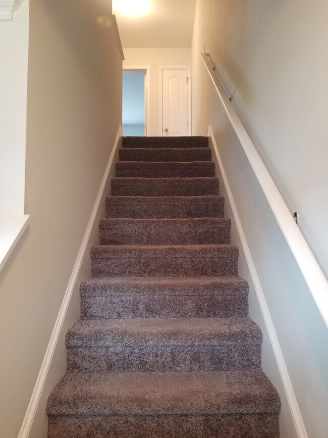 Building Photo - 108 Squire Cir
