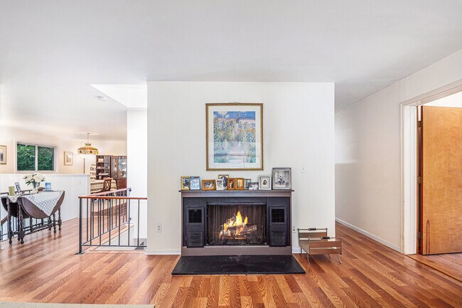 Building Photo - 423 Tamarack Dr