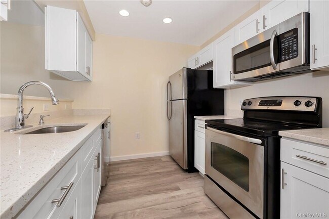 Building Photo - 68 Lake St