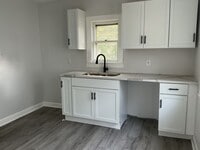 Building Photo - 4 Bedroom Single Family Home