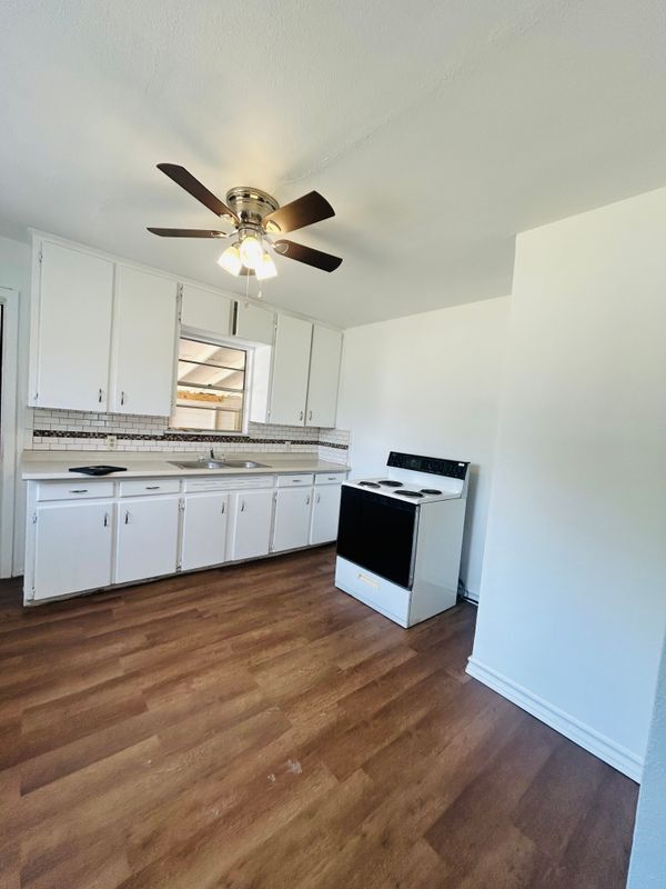 Building Photo - 1110 W Fay St