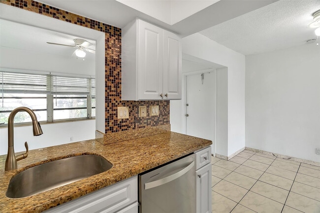 Building Photo - 1049 NW 30th Ct