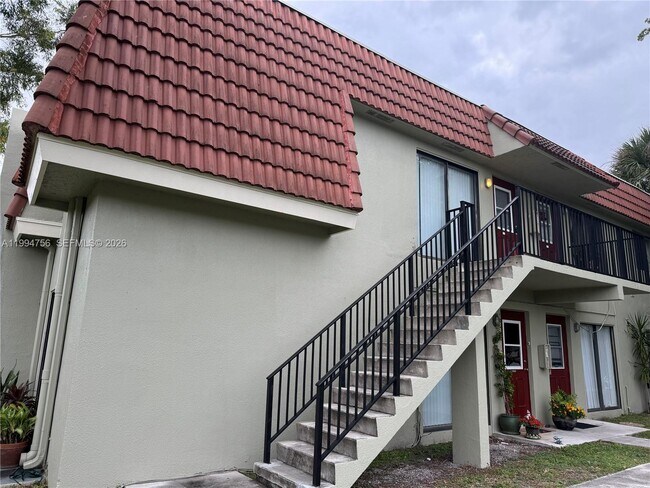 Building Photo - 11380 Royal Palm Blvd