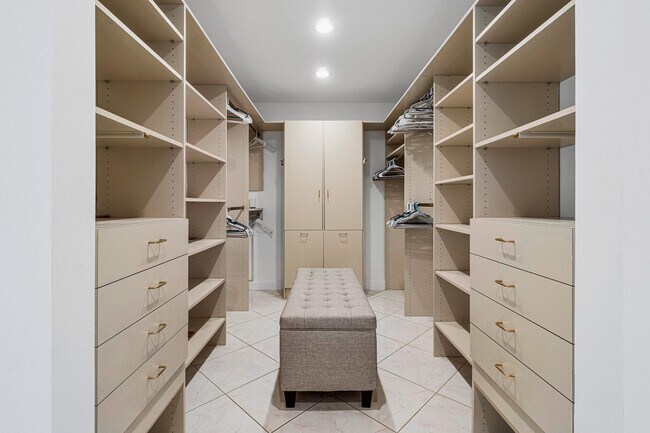 Building Photo - 241 List Rd