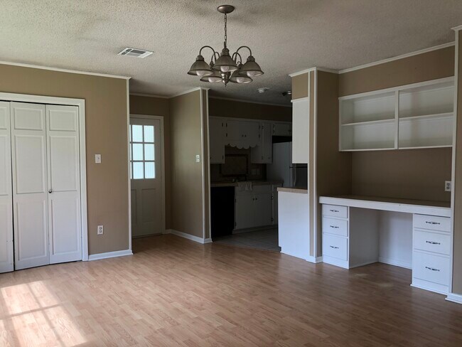 Building Photo - 3305 Arthur Dr