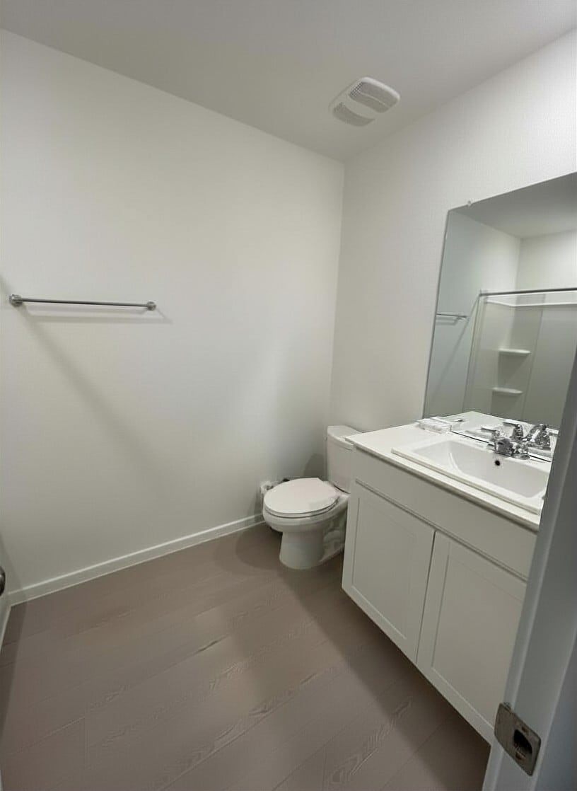 Second Floor Bathroom - 259 Ottawa Way