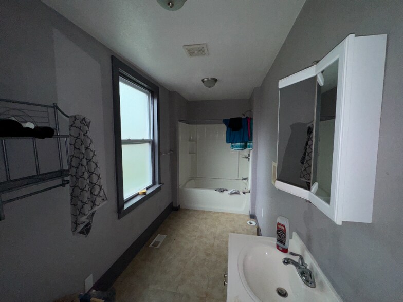 Building Photo - 112 N 13th St