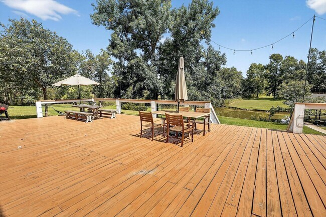 Building Photo - 231 Schmidt Ln