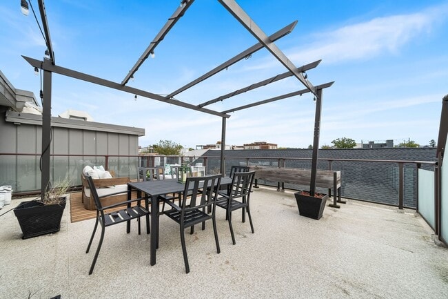Building Photo - Stylish 2BR/2BA Bi-Level Condo with Private Roof Deck and Covered Parking!