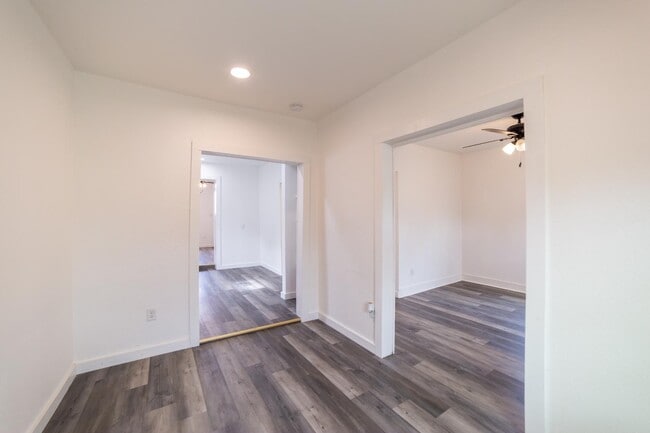 Building Photo - 611 Rochambeau St