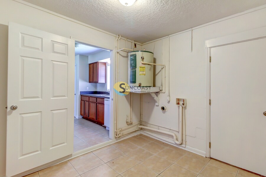 Building Photo - 7438 Jade Dr N