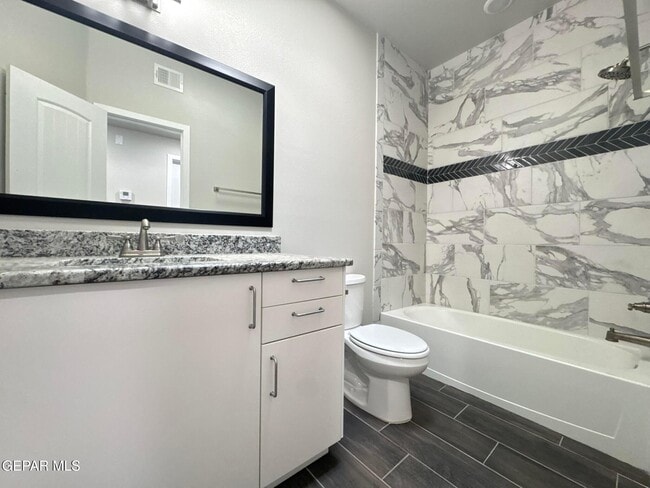 Building Photo - 13852 Paseo Alegre Dr