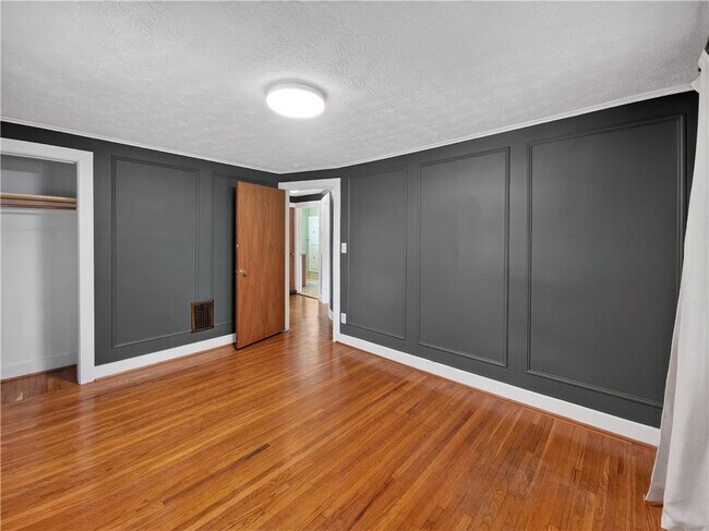 Building Photo - 140 Irvington Rd