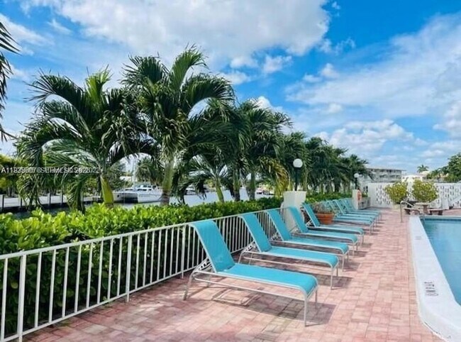 Building Photo - 401 Golden Isles Dr