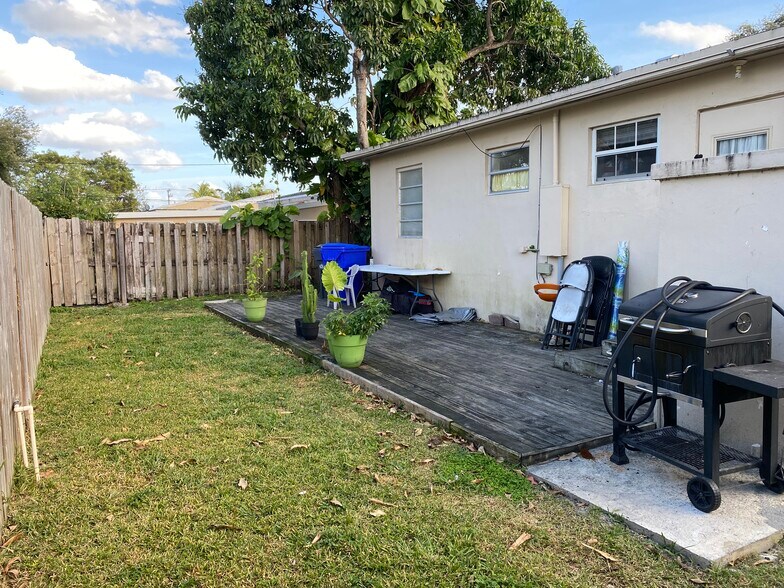 Primary Photo - 2435 McKinley St