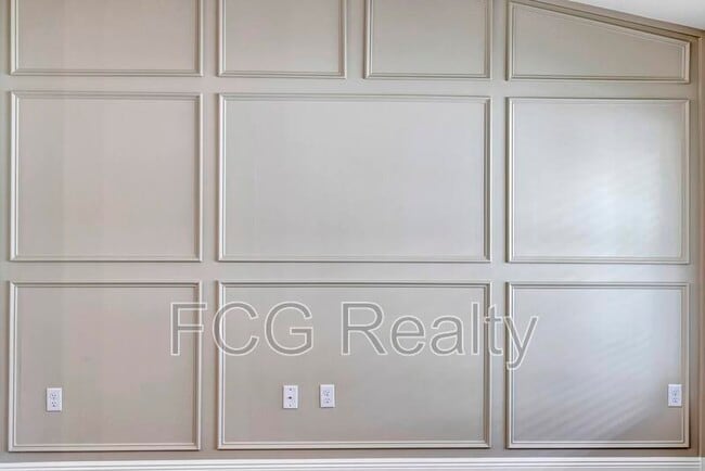 Building Photo - 6551 Hemlock Rd