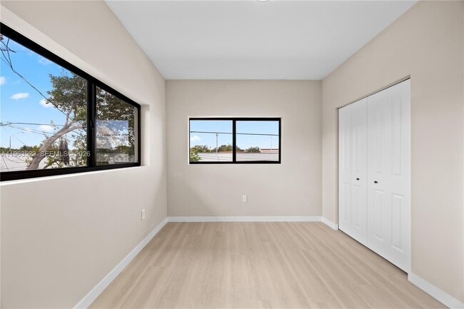 Building Photo - 630 NE 166th St