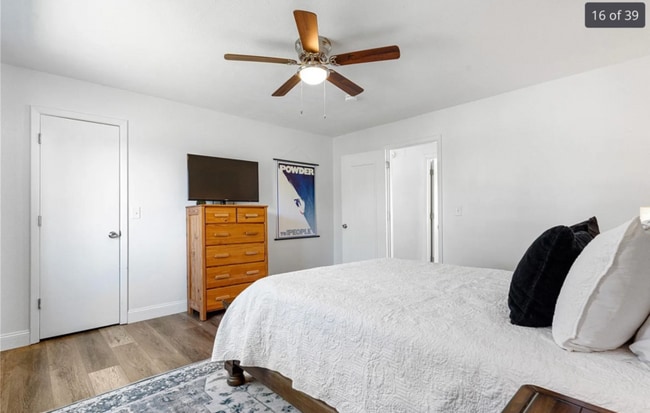 Building Photo - 6604 S Dahlia Cir