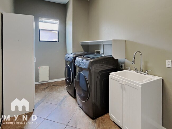 Building Photo - 11962 N Grape Ivy Pl