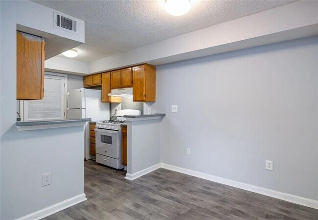Building Photo - 875 Hank Aaron Dr SW