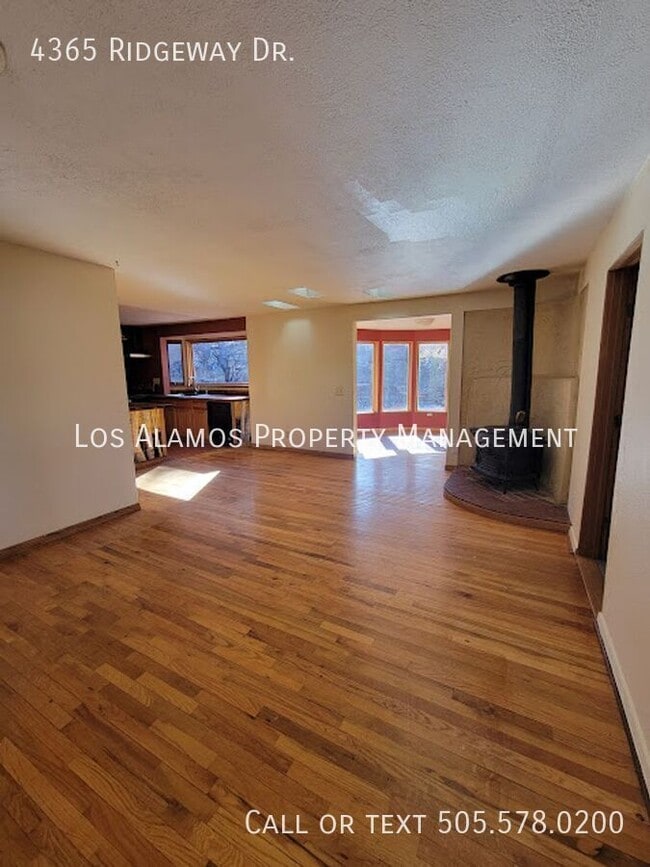 Building Photo - 4365 Ridgeway Dr