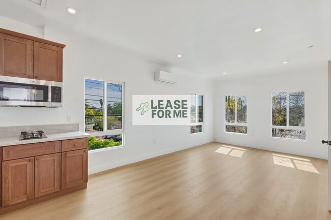 Building Photo - 8959 Hargis St