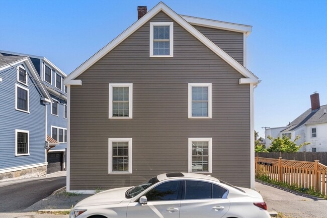 Building Photo - 8 Osborne St