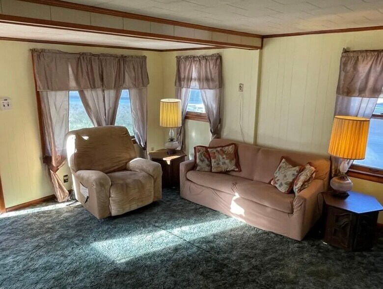 Living room - 1112 N 7th St