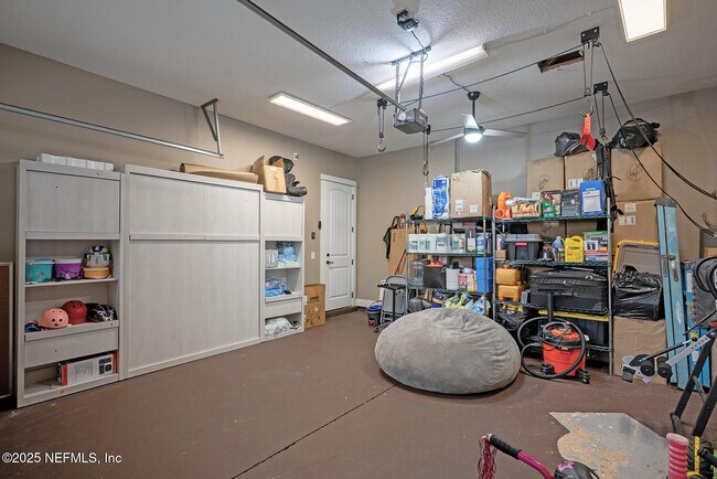 Building Photo - 3693 Lightview Ln