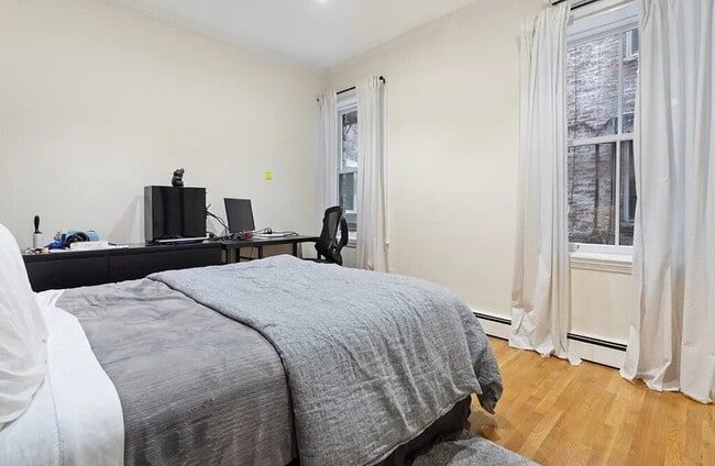 Building Photo - Secure This Beautiful Unit Today