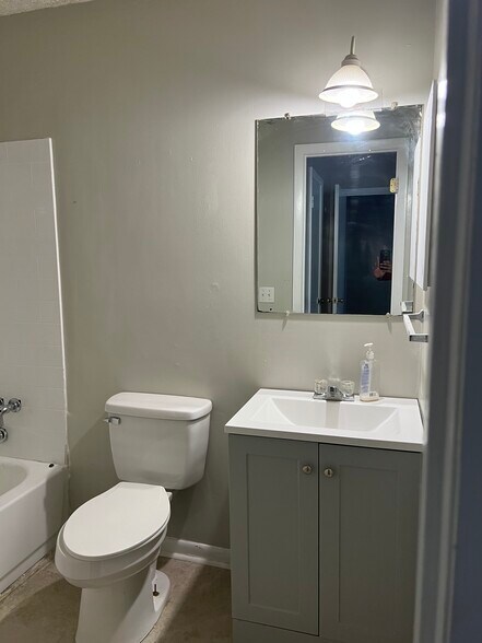 Bathroom 2 - 537 Hickory Hill Dr