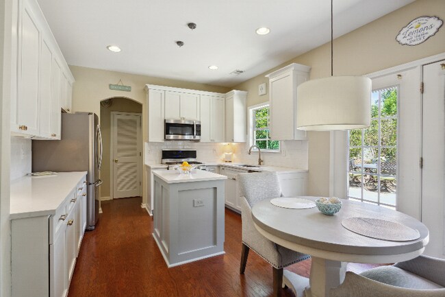 Building Photo - 4545 Chelton Ct SE