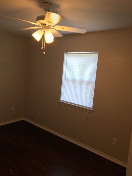 bedroom 2 - 1622 S Whittle Ave