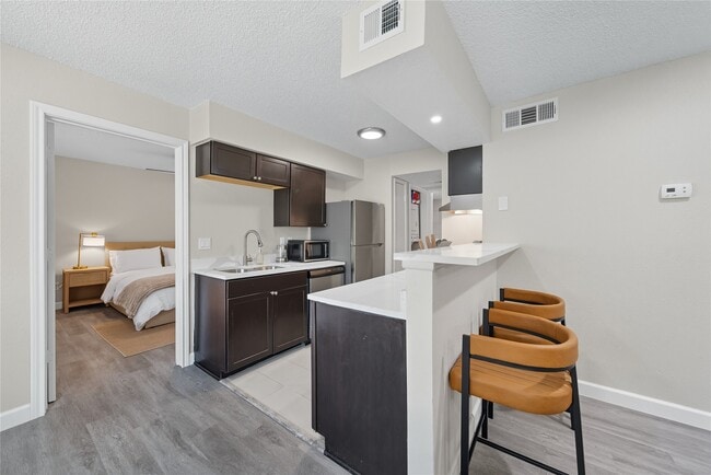 Building Photo - 2750 Holly Hall St