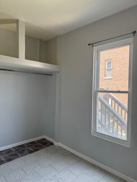 Building Photo - 2416 S Troy St