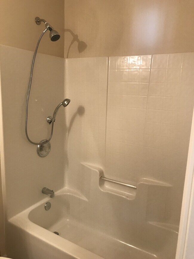 Building Photo - 3 Bedroom  2.5 Bath townhome located at  T...