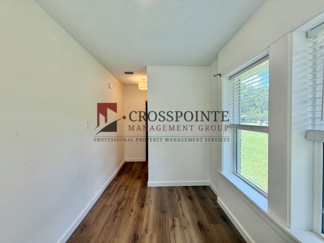 Building Photo - 111 N Gatewood Dr