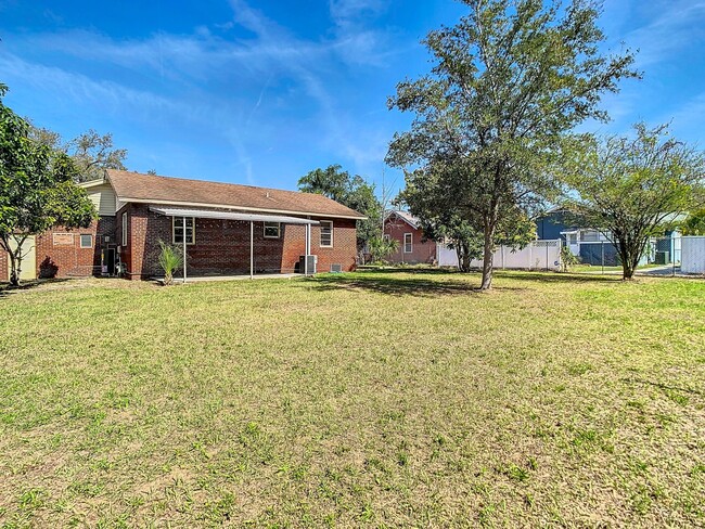 Building Photo - Renovated Seminole Heights Home w/Bonus Room!