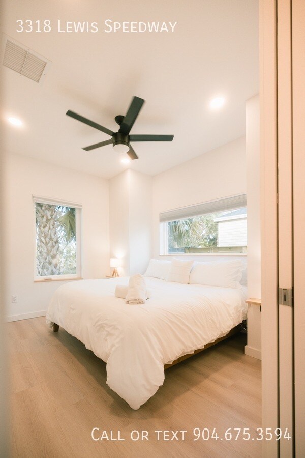 Building Photo - 3318 Lewis Speedway